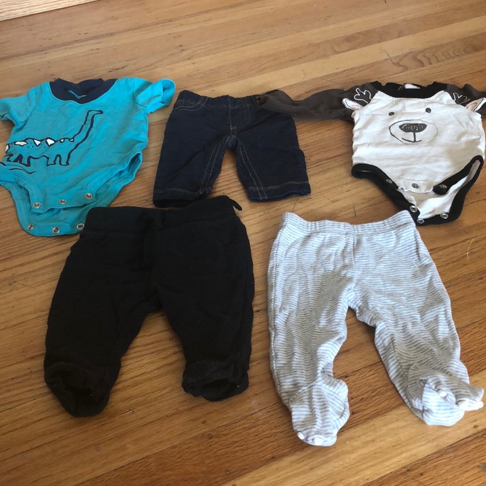 Newborn outfit 2 tops and 3 pants